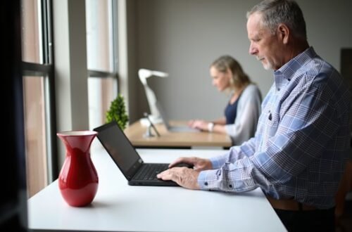 3 Desk Job Secrets Harmful to Your Neck and Jaw Health