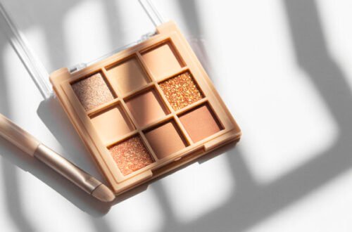 How OEM Eyeshadow Manufacturers Protect Your Brand from Beauty Risks