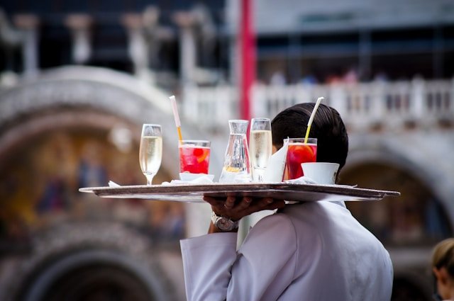 Wine Knowledge and Service: A Waiter's Role in Guiding Diners